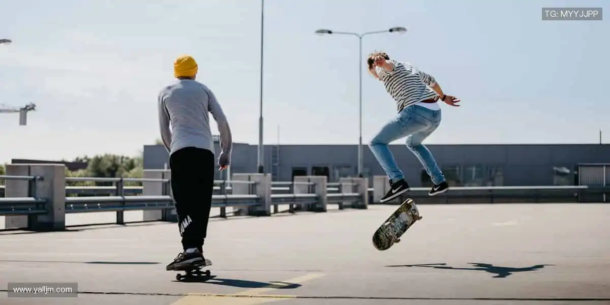 📱 边看边聊，弹幕刷屏，互动赢好礼！